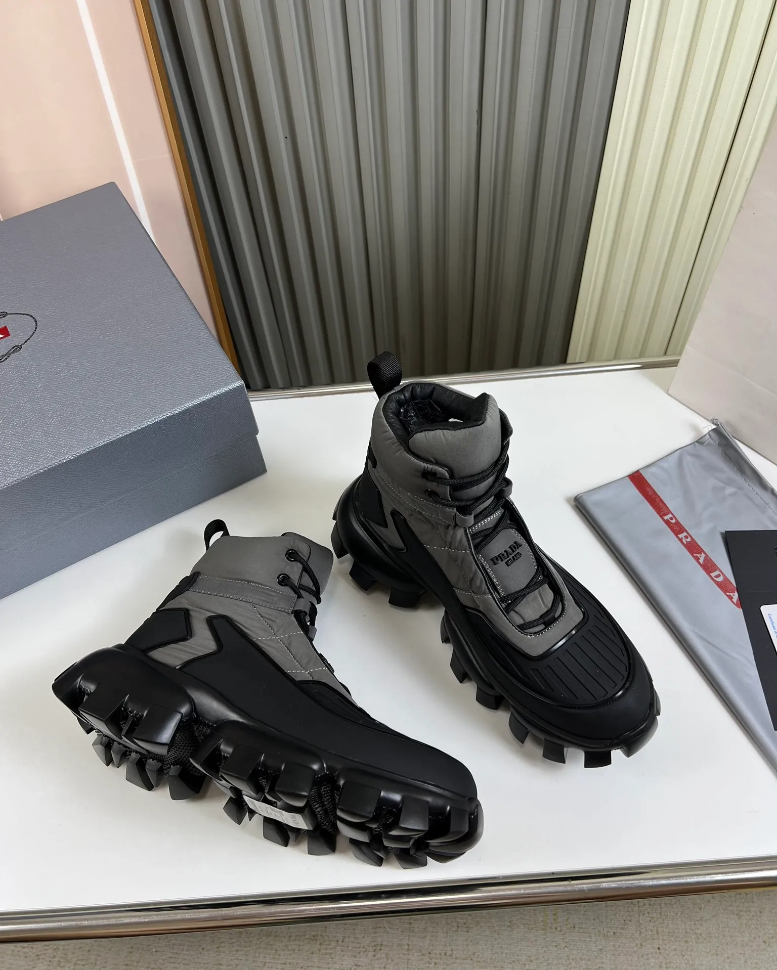 Men's shoes 💰620💰 [PRADA] Autumn and winter hot men's shoes shipped 👏Official website synchronized ⬆️Original fly-knit film fabric + cowhide lining, 1⃣️:1⃣️reproduction, original sole, 38-45 (45. Customized, non-refundable)